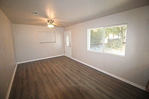 819 Zachry Dr - Photo 2 of 12