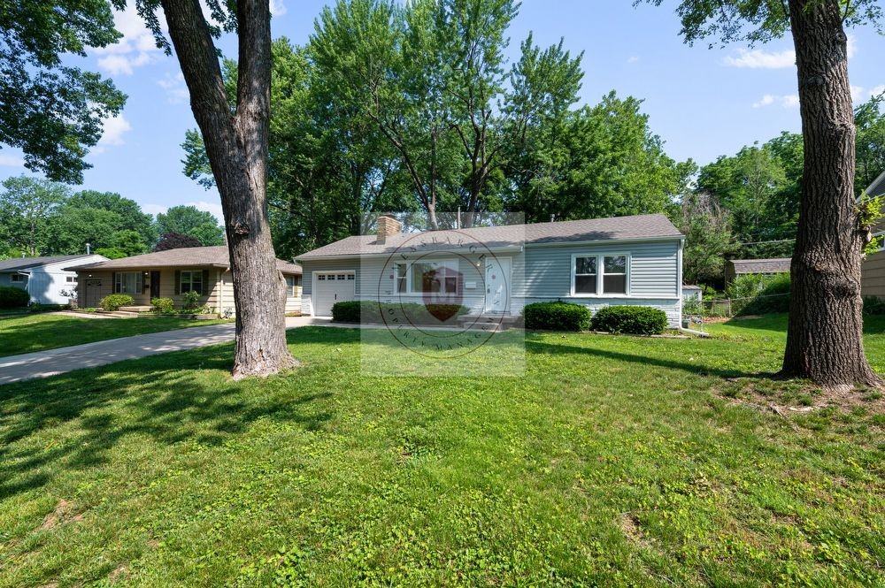 8006 W 85th St - Photo 3 of 23