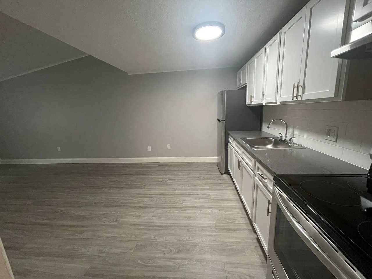 2443 N 26th Ave #2452 - Photo 3 of 7