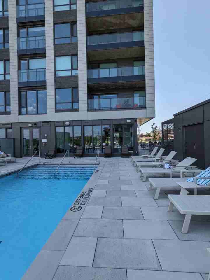 2000 Rue Sauvé Ouest, Montréal, QC H4N 0E5 2 Bedroom Condo for 1,810