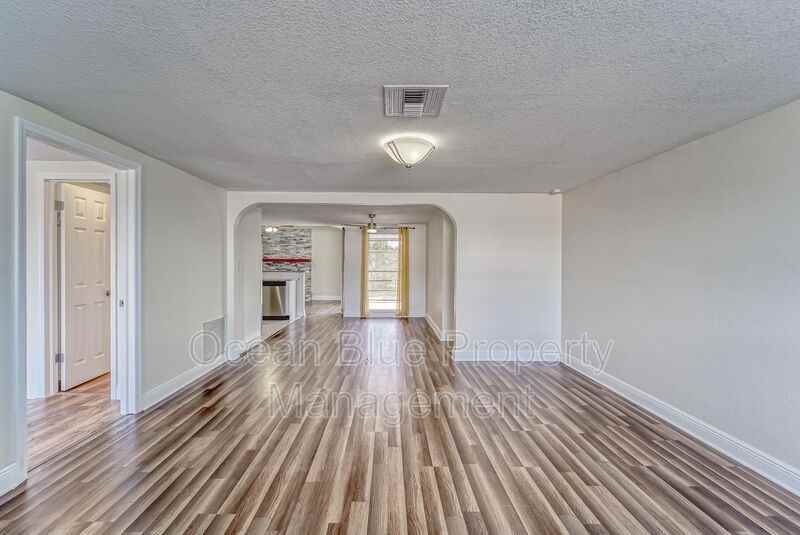 7608 Yachtsman Dr - Photo 3 of 14