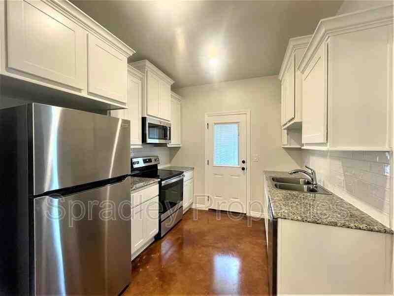 1003 Sparrow Cv Unit B - Photo 3 of 9