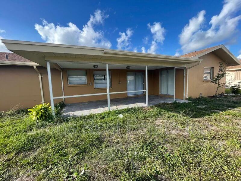 1304 Se 31st Ter - Photo 2 of 33