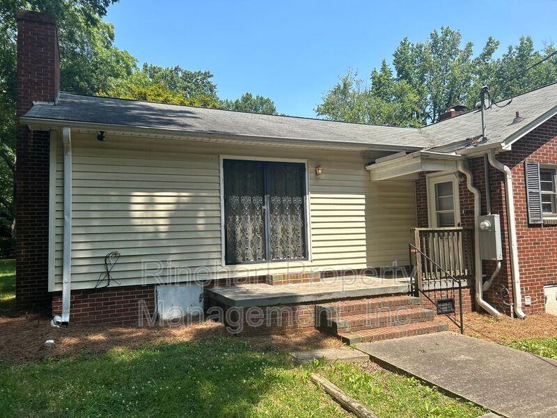 1028 Anderson Rd S - Photo 3 of 15