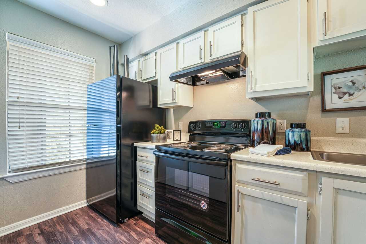 The Madison on the Lake - Photo 7 of 68