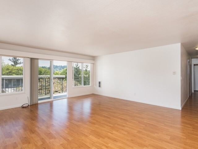 1960 Sw Camelot Ct #201 - Photo 2 of 4