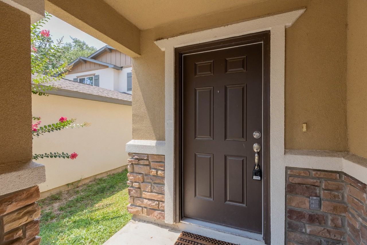 10318 Relic Oaks - Photo 3 of 27