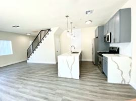 featured image of 6941 Hazeltine Ave #3