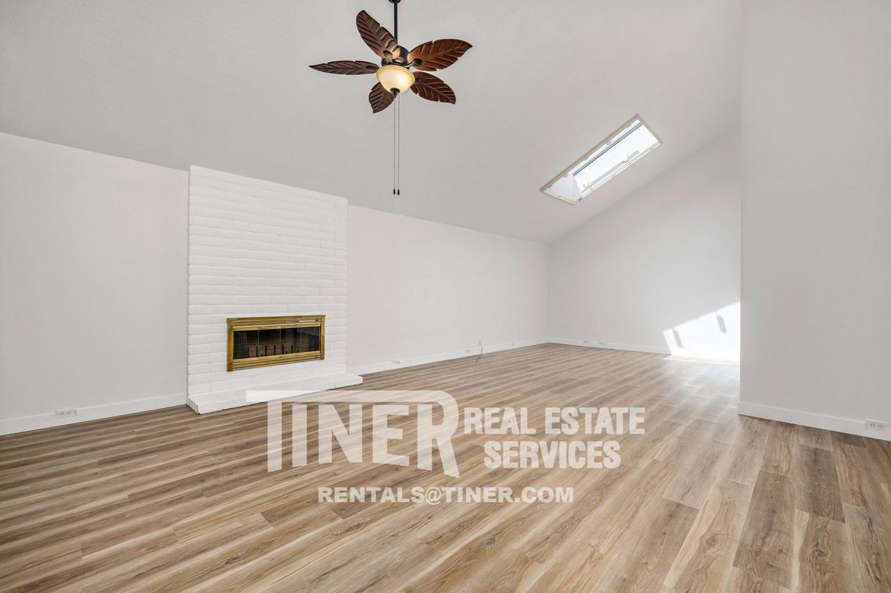 2212 Promontory Point Ln - Photo 2 of 43