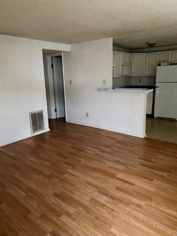 1827 Kingston Ave #B - Photo 3 of 7