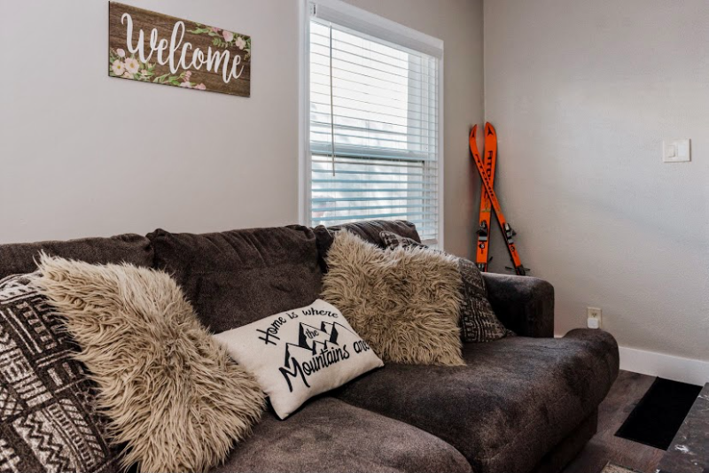 37 West Robert Avenue