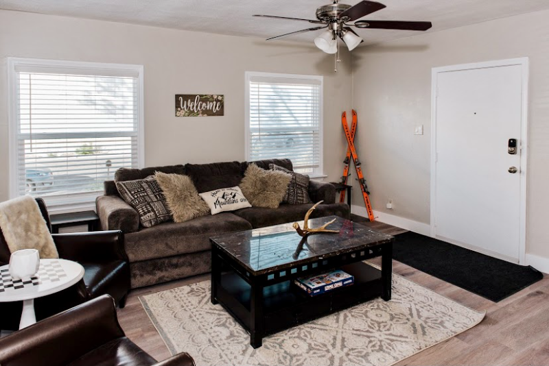 37 West Robert Avenue - Photo 4 of 11