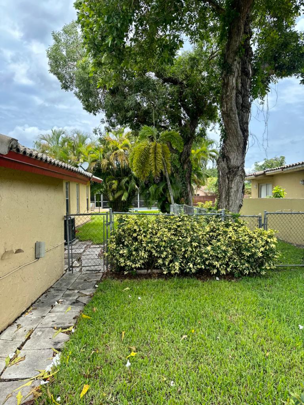 11281 Nw 39th St #2 - Photo 3 of 26