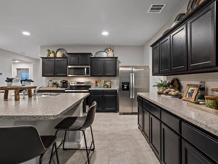 620 Peshtigo Rd - Photo 7 of 24