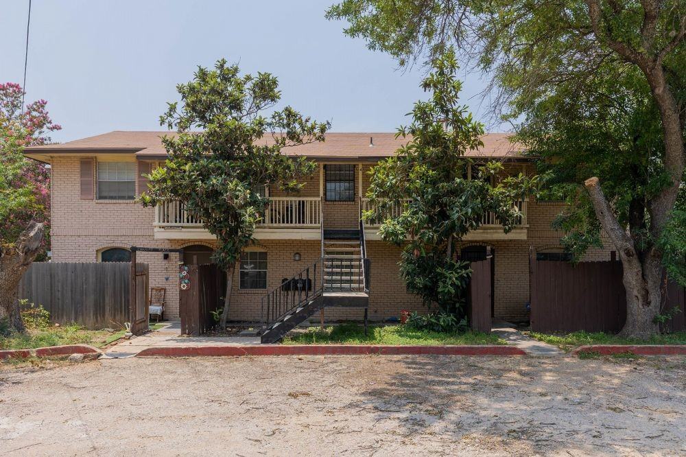 1903 Anchor Dr Apt 4 - Photo 2 of 25