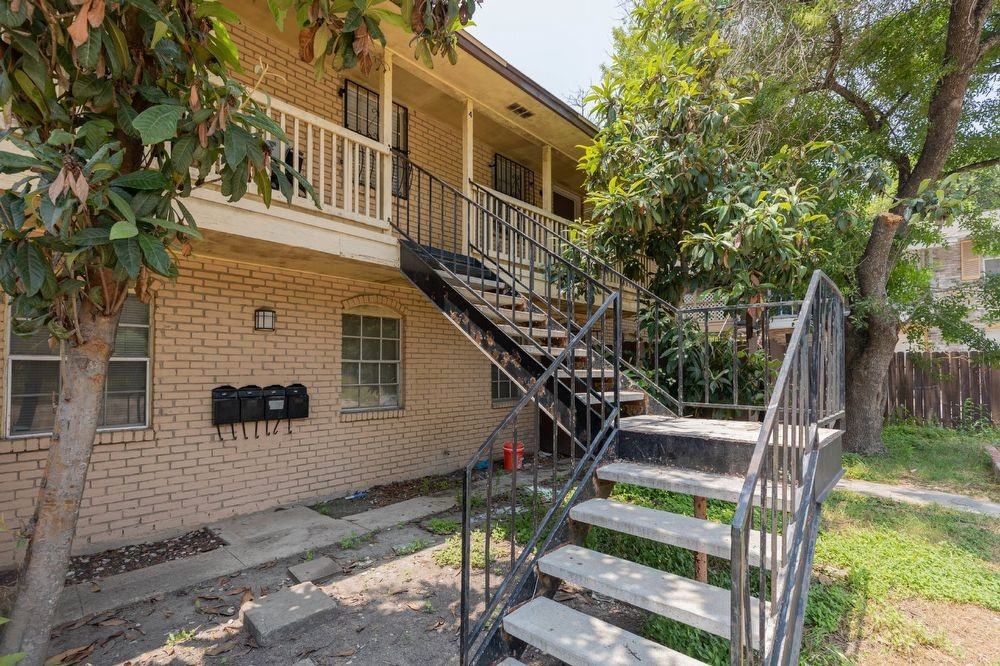 1903 Anchor Dr Apt 4 - Photo 3 of 25