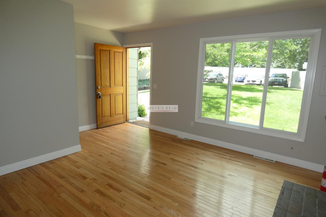 3870 Broadway St #TH - Photo 3 of 18