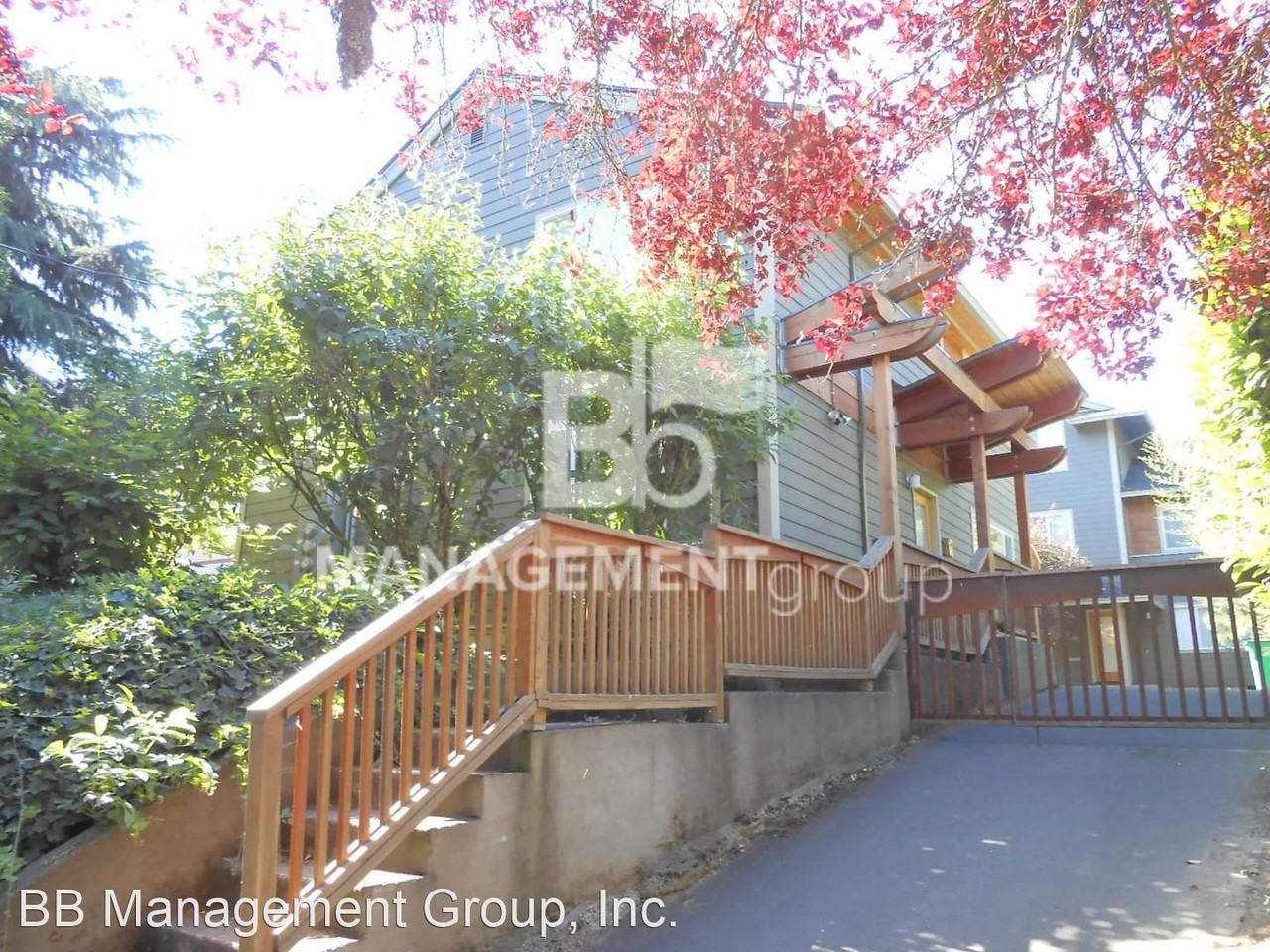 222 Ne Fremont St - Photo 2 of 13