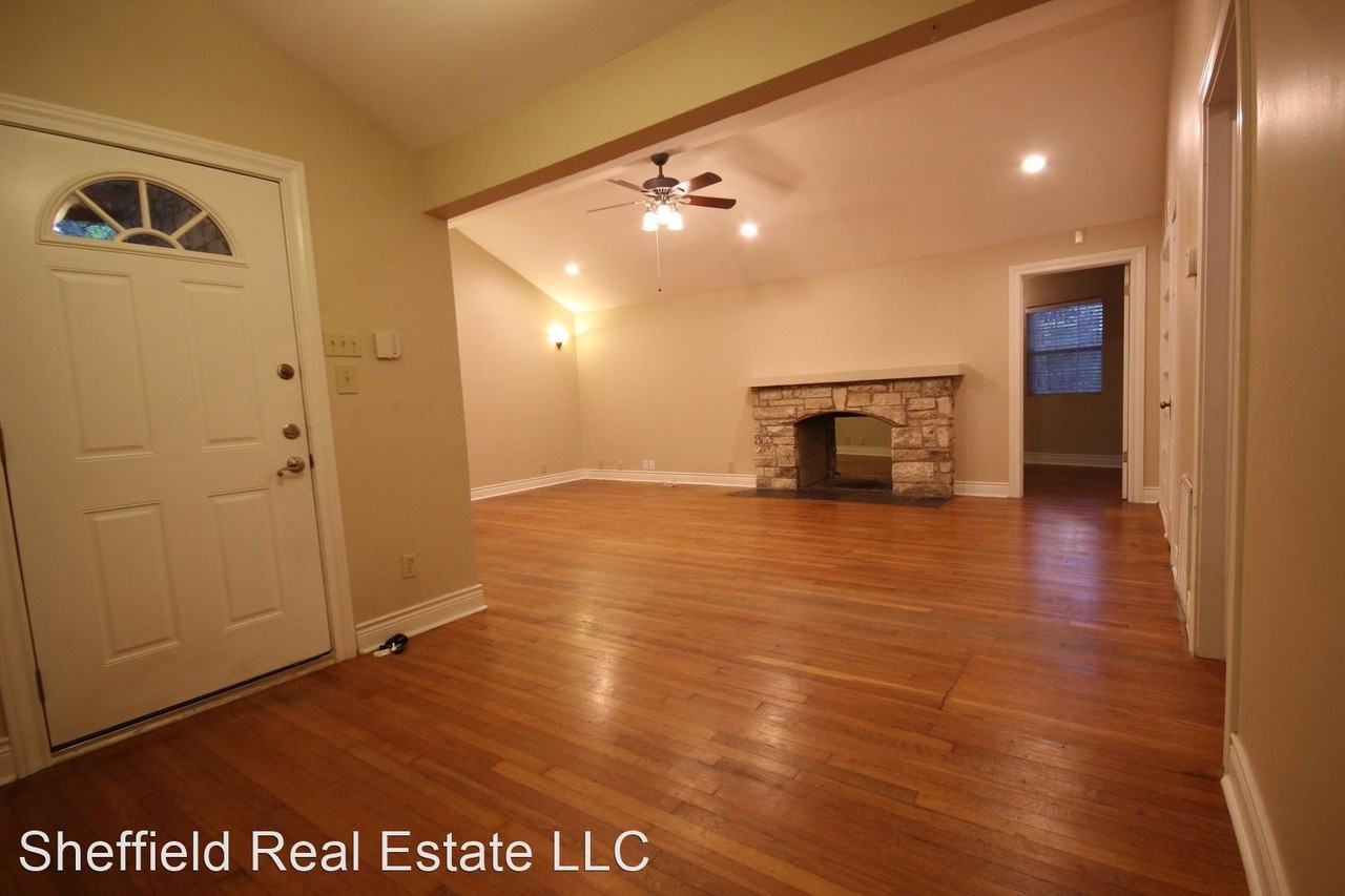 2206 W 10th St - Photo 3 of 26