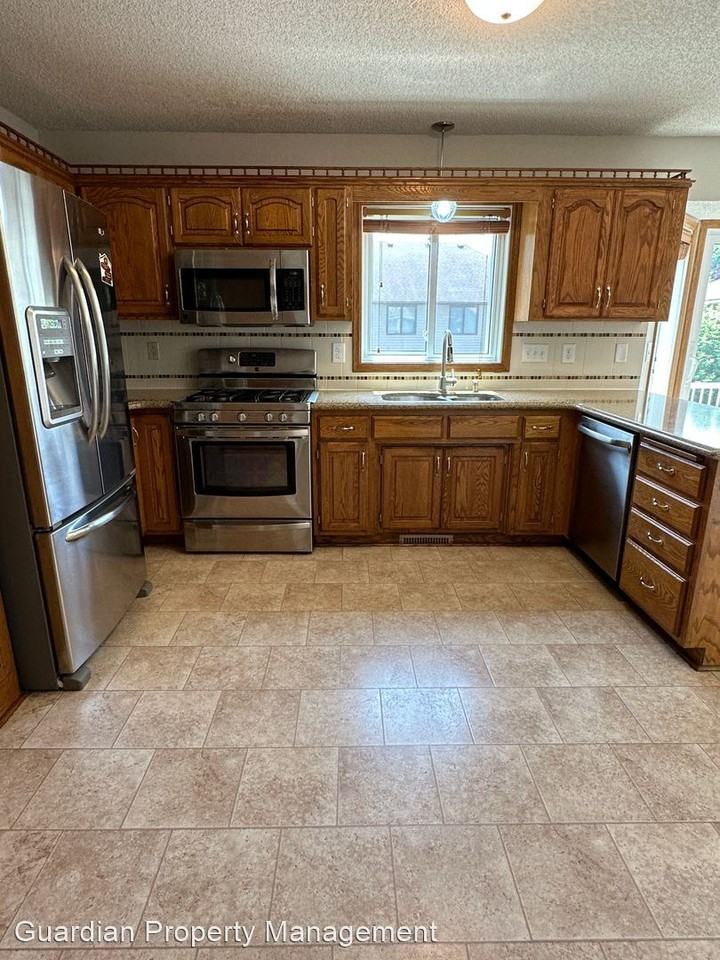 136 71 1/2 Way Ne - Photo 2 of 26