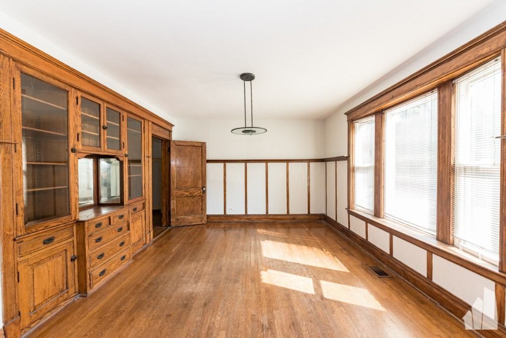 4008 N Southport Ave #1 - Photo 3 of 23