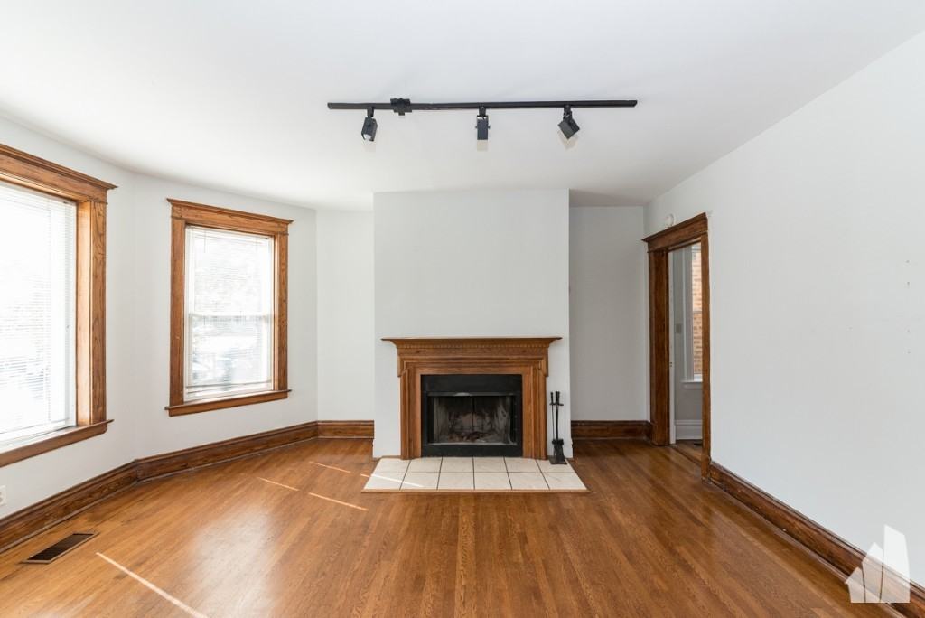4008 N Southport Ave #1 - Photo 4 of 23