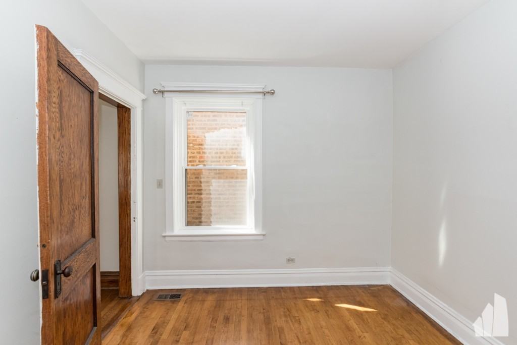 4008 N Southport Ave #1 - Photo 7 of 23