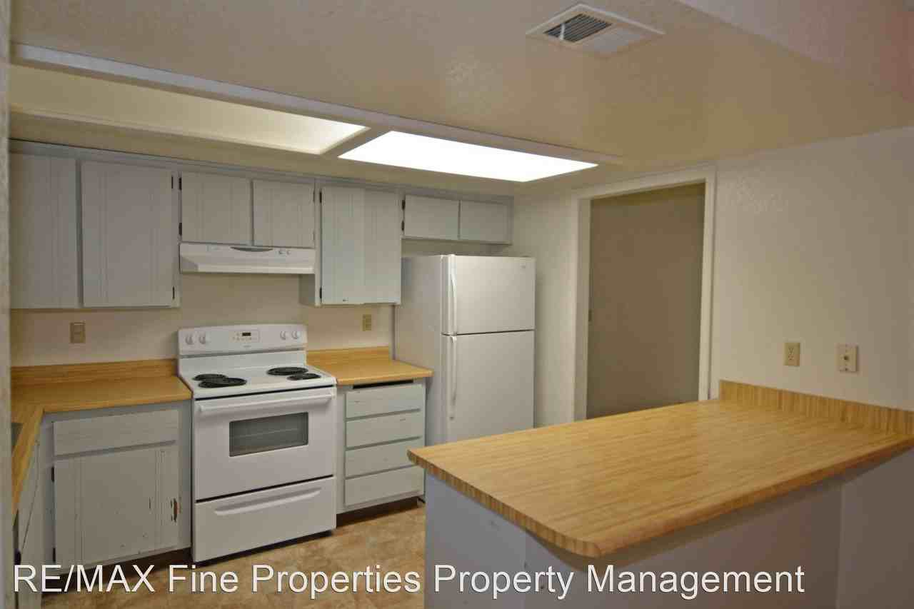 3910 E Coyote Ln - Photo 3 of 9