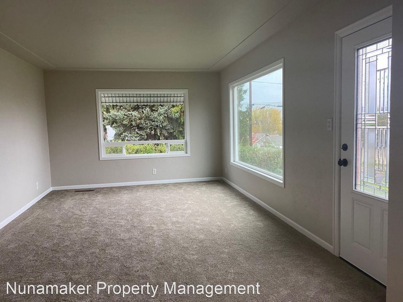 718 W 14th St - Photo 2 of 15