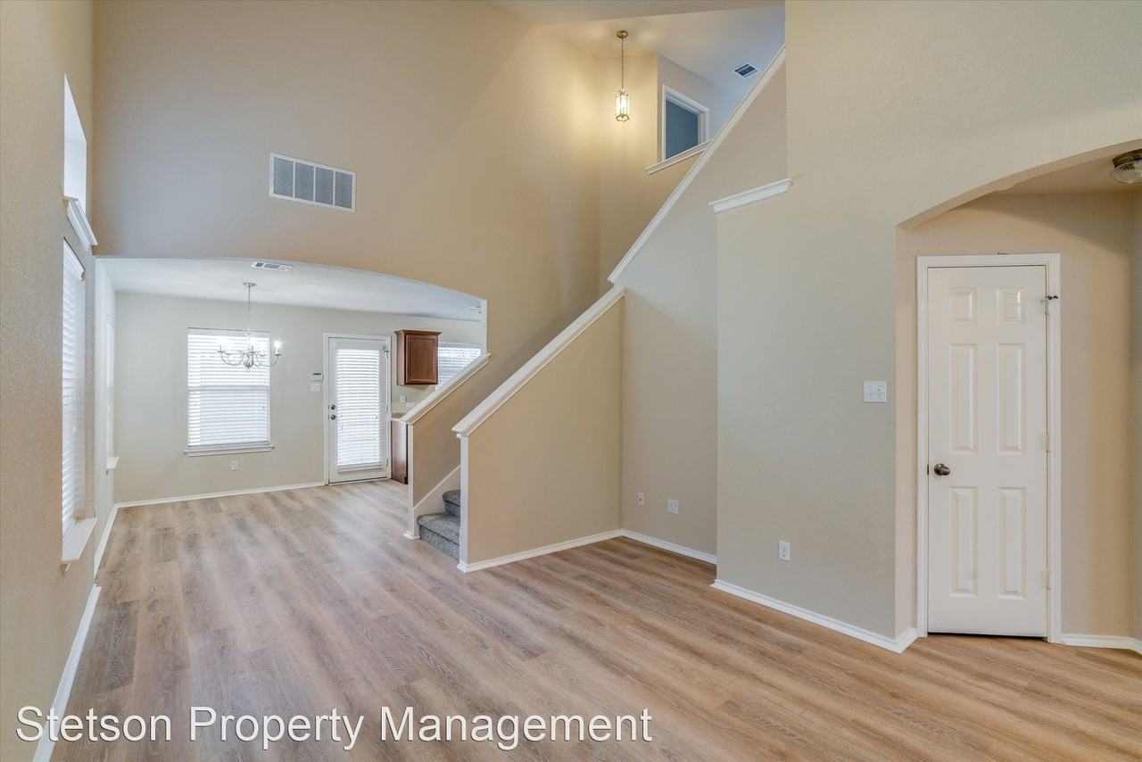 1504 Big Thicket Dr - Photo 3 of 20