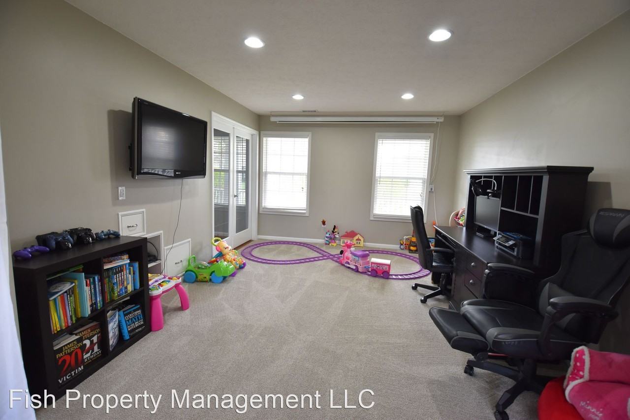 2318 S Moeller Cir - Photo 3 of 22