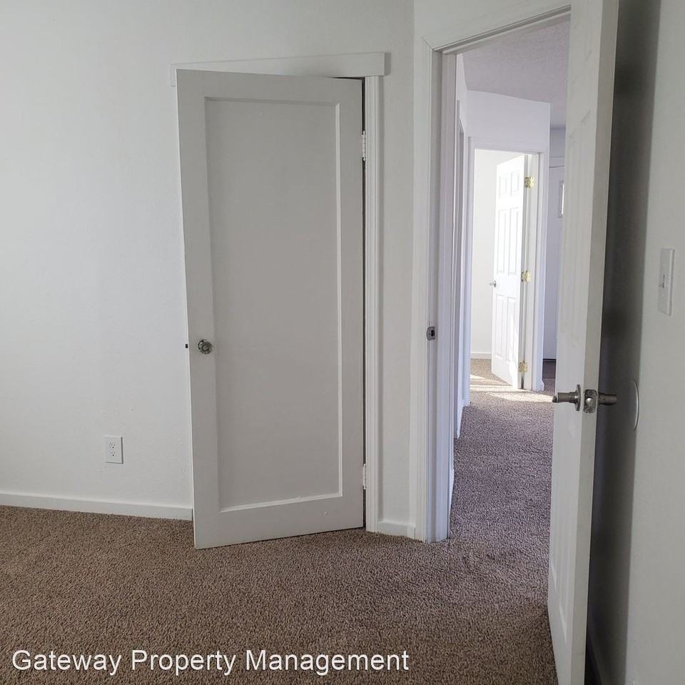 126 W I St - Photo 2 of 18