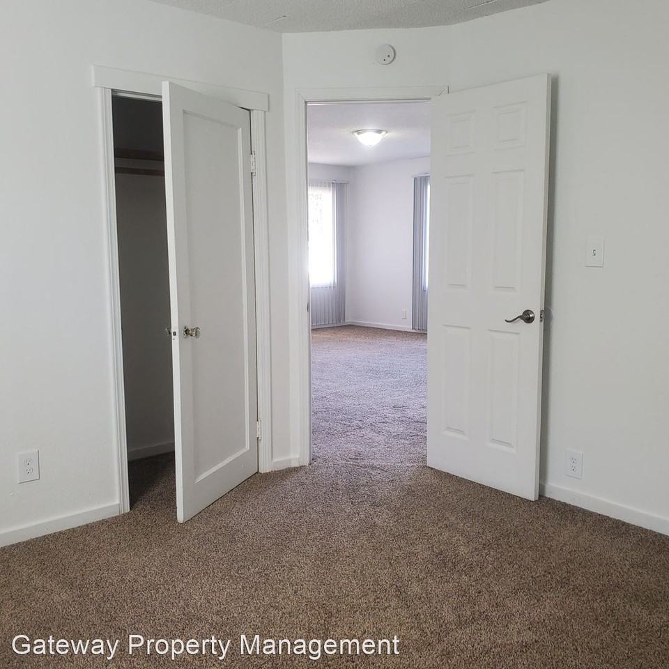 126 W I St - Photo 3 of 18