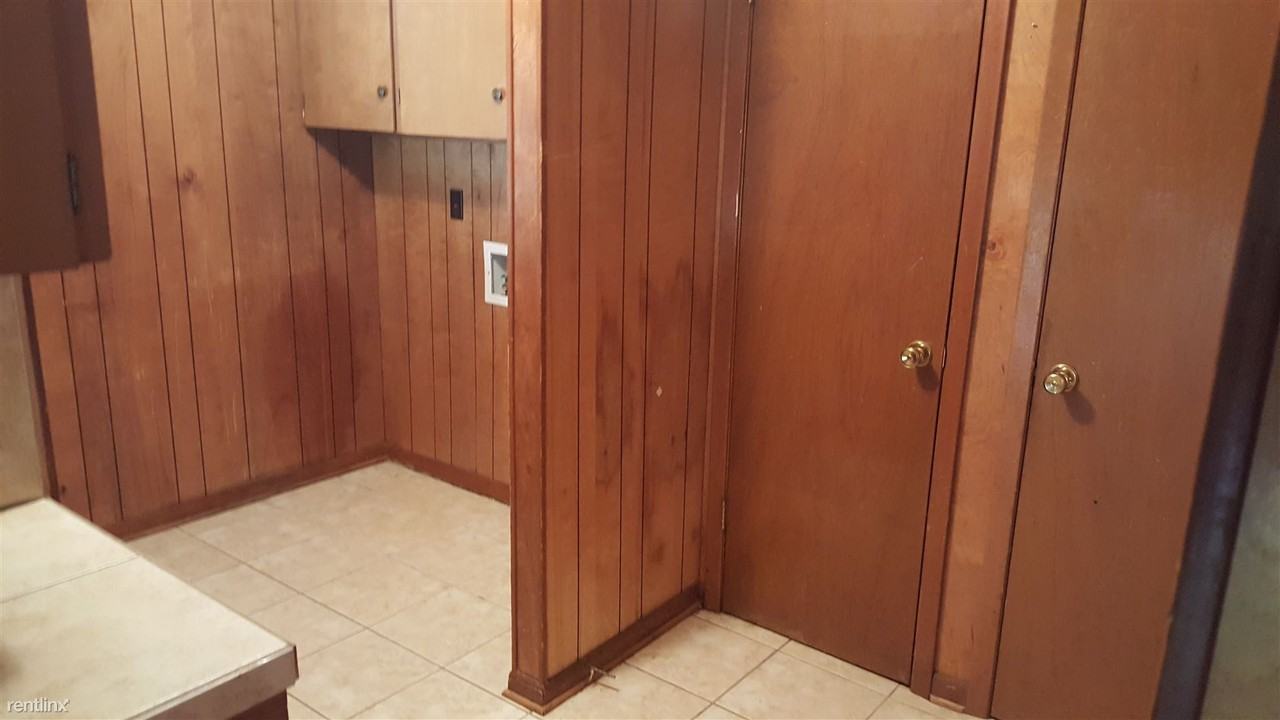 303 Bloomfield Dr - Photo 2 of 7