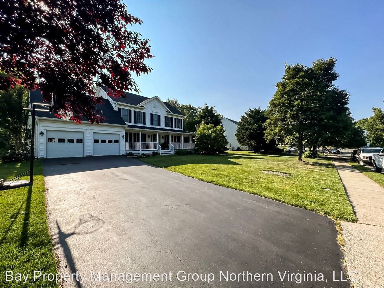 621 Elliot Dr - Photo 2 of 39