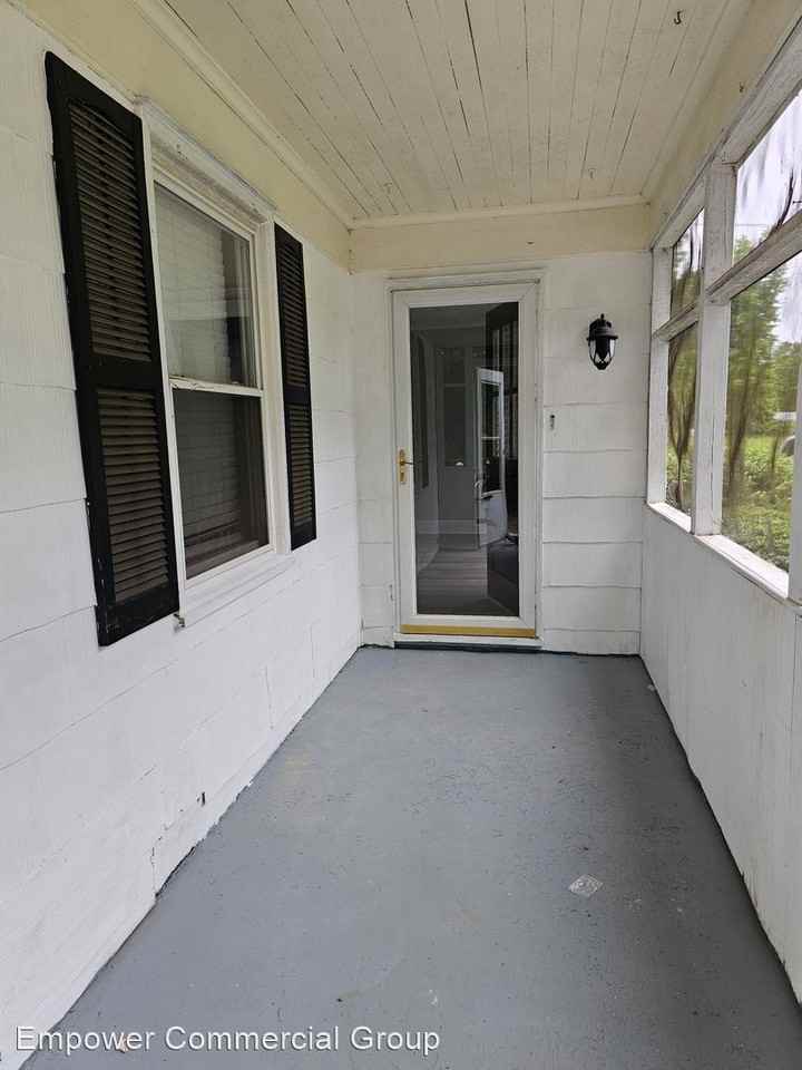 468 Hillcrest Ave - Photo 3 of 10