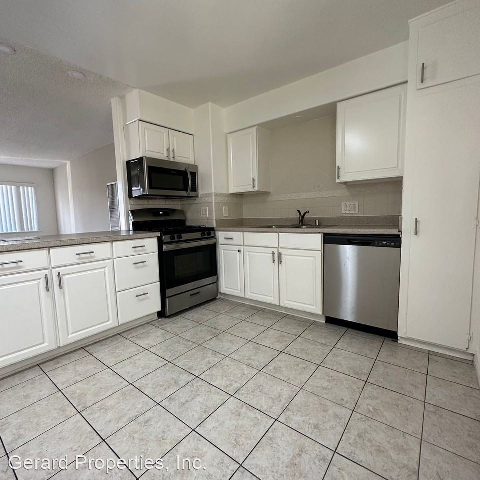 8096 Slater Ave - Photo 3 of 11