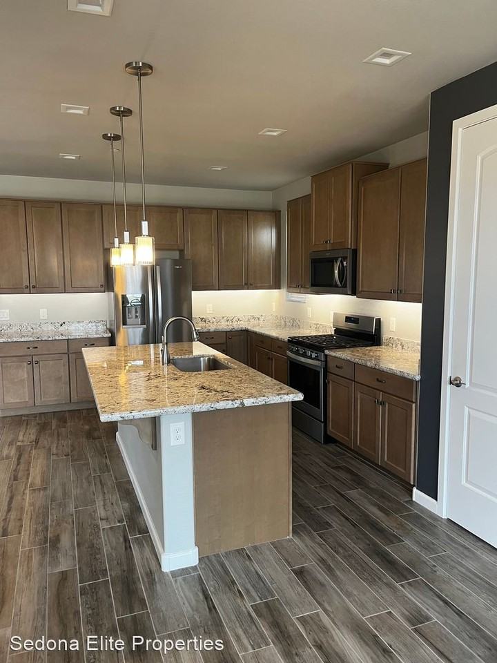 486 Miners Gulch Dr - Photo 3 of 17