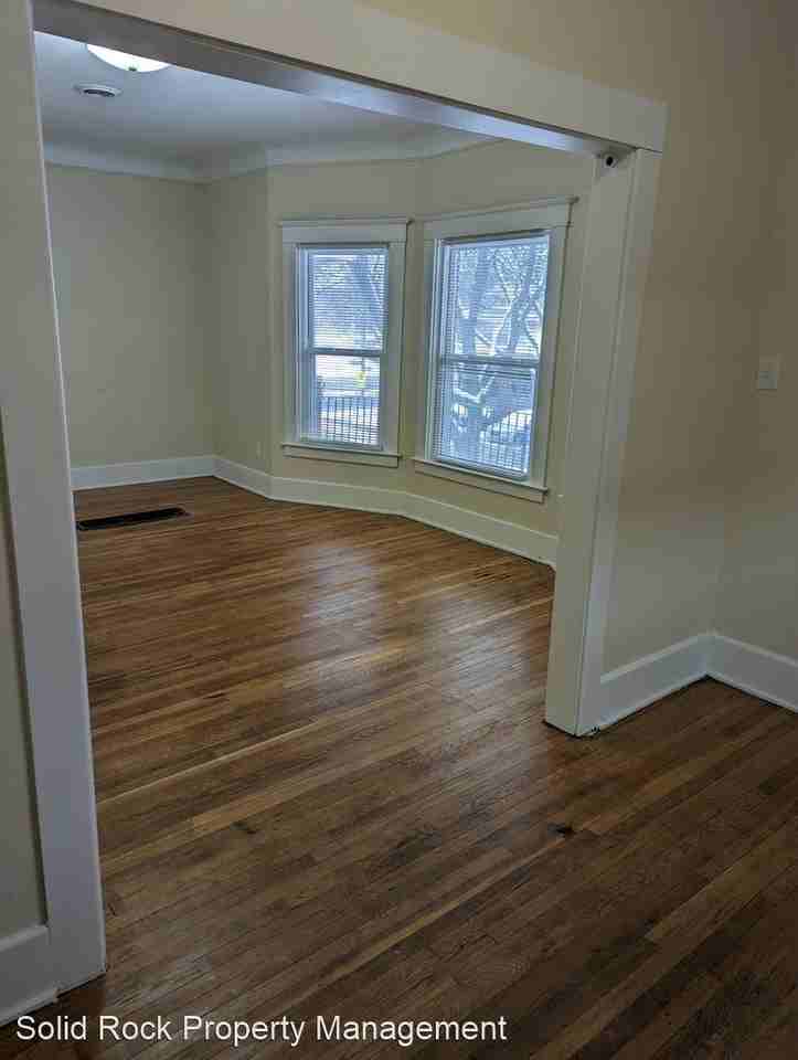 889-891 Blaine - Photo 2 of 8