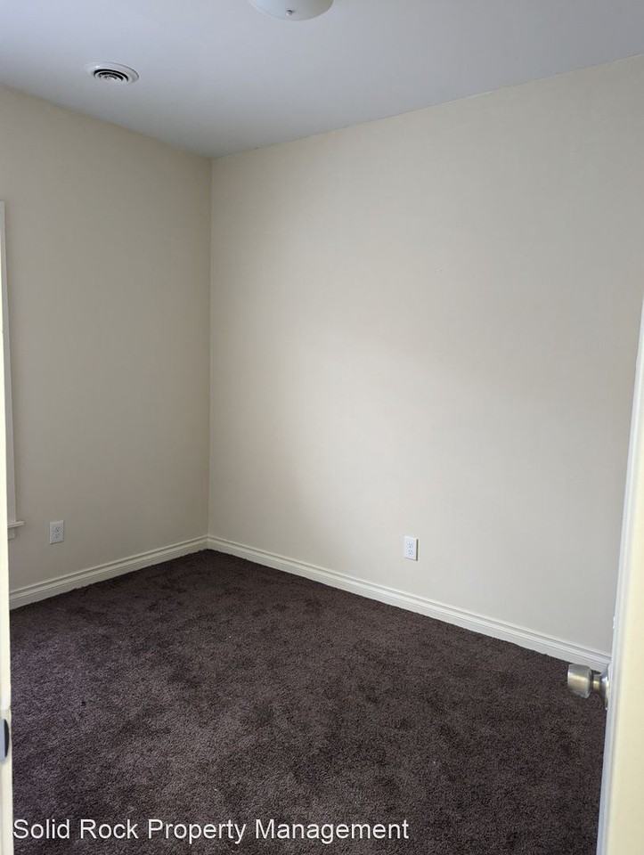 889-891 Blaine - Photo 3 of 8