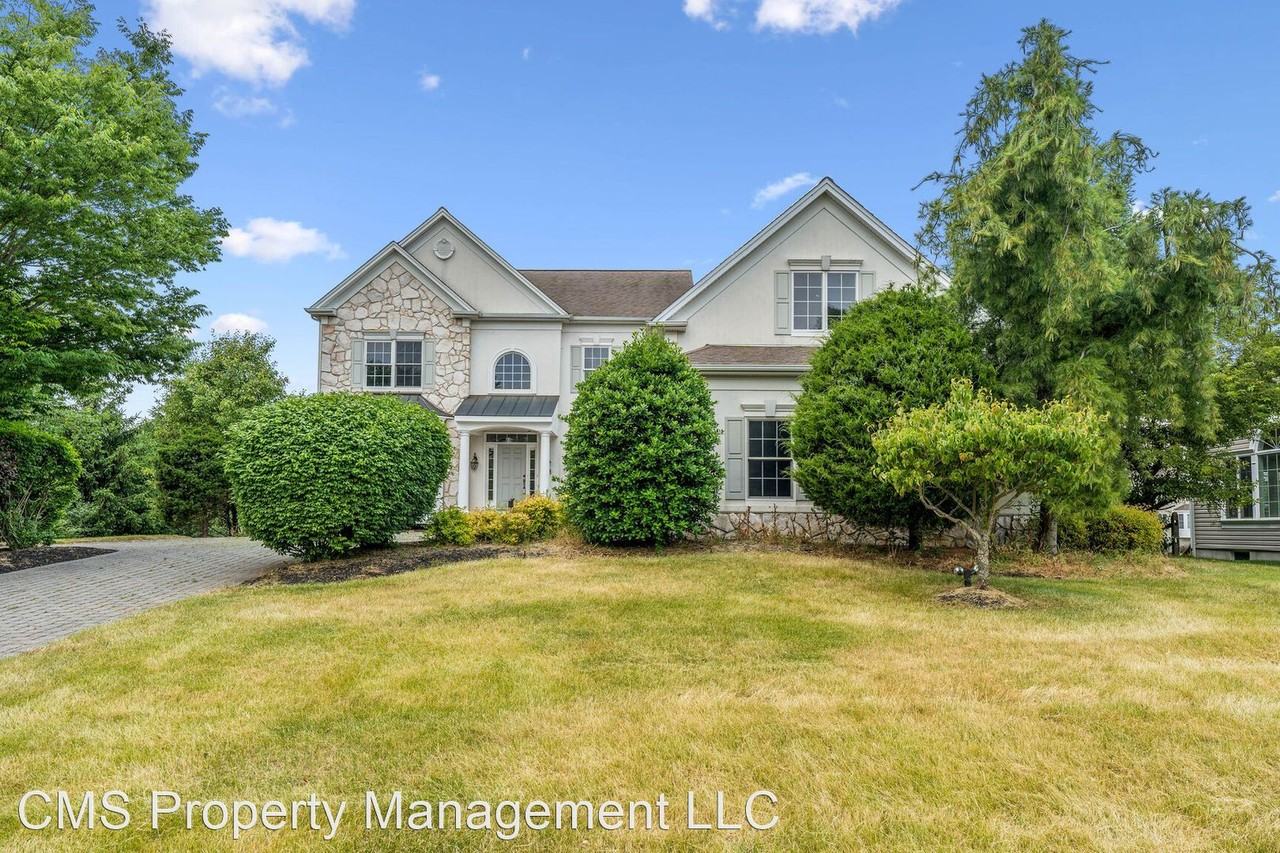 44 Equestrian Way - Photo 3 of 50