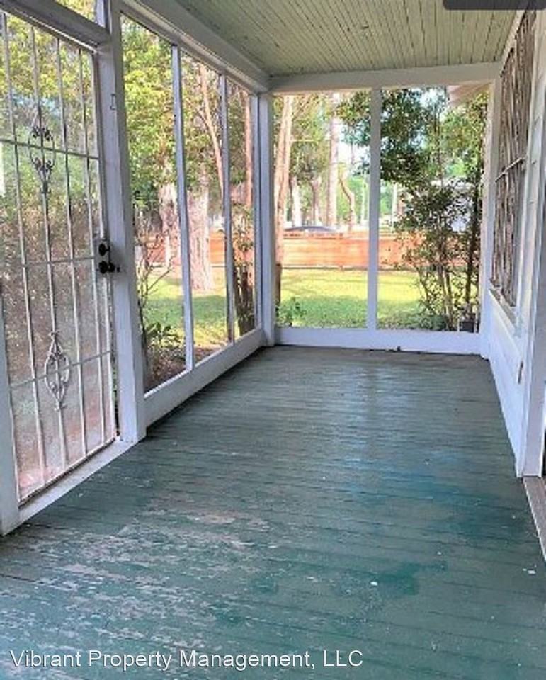 413 Se 8th St - Photo 2 of 26