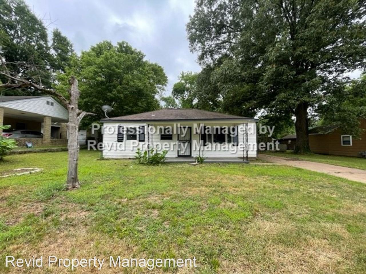 979 Creston Ave - Photo 3 of 21