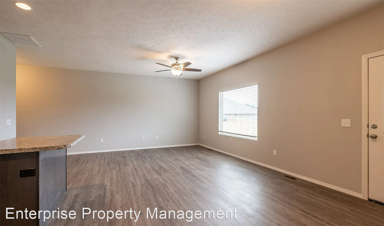 1336 S Normandy Ave - Photo 2 of 9