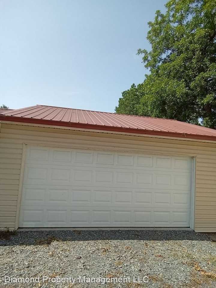 554 S Main St - Photo 3 of 13