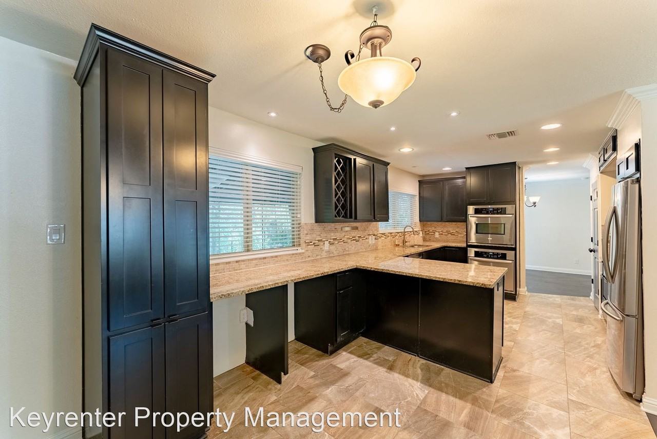 7203 Fred Morse Dr - Photo 3 of 31