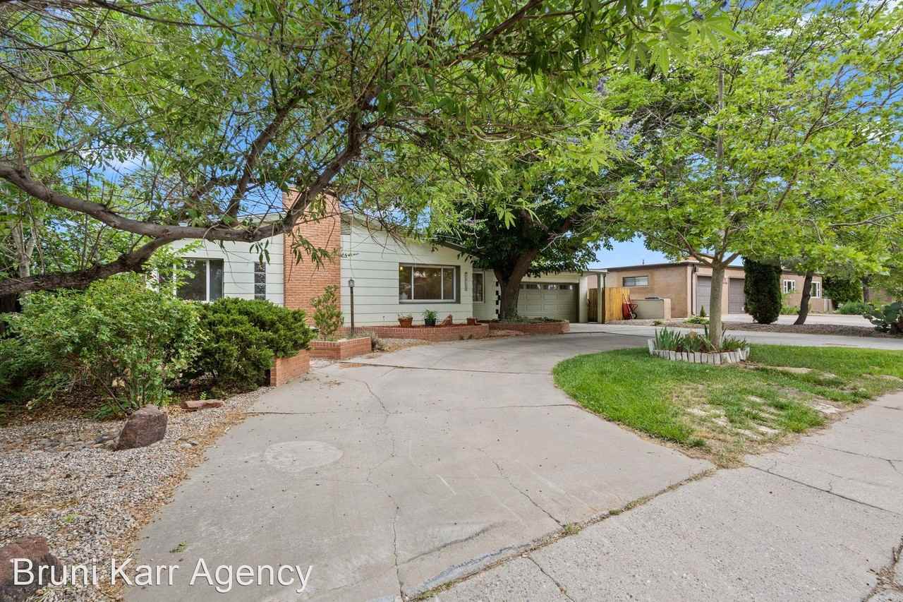 4809 Royene Ave Ne - Photo 2 of 32