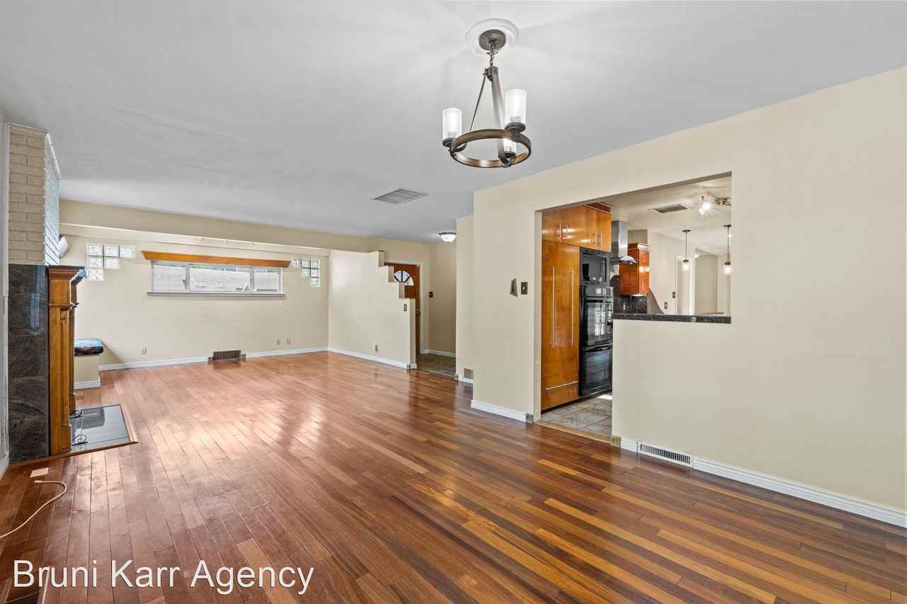 4809 Royene Ave Ne - Photo 3 of 32