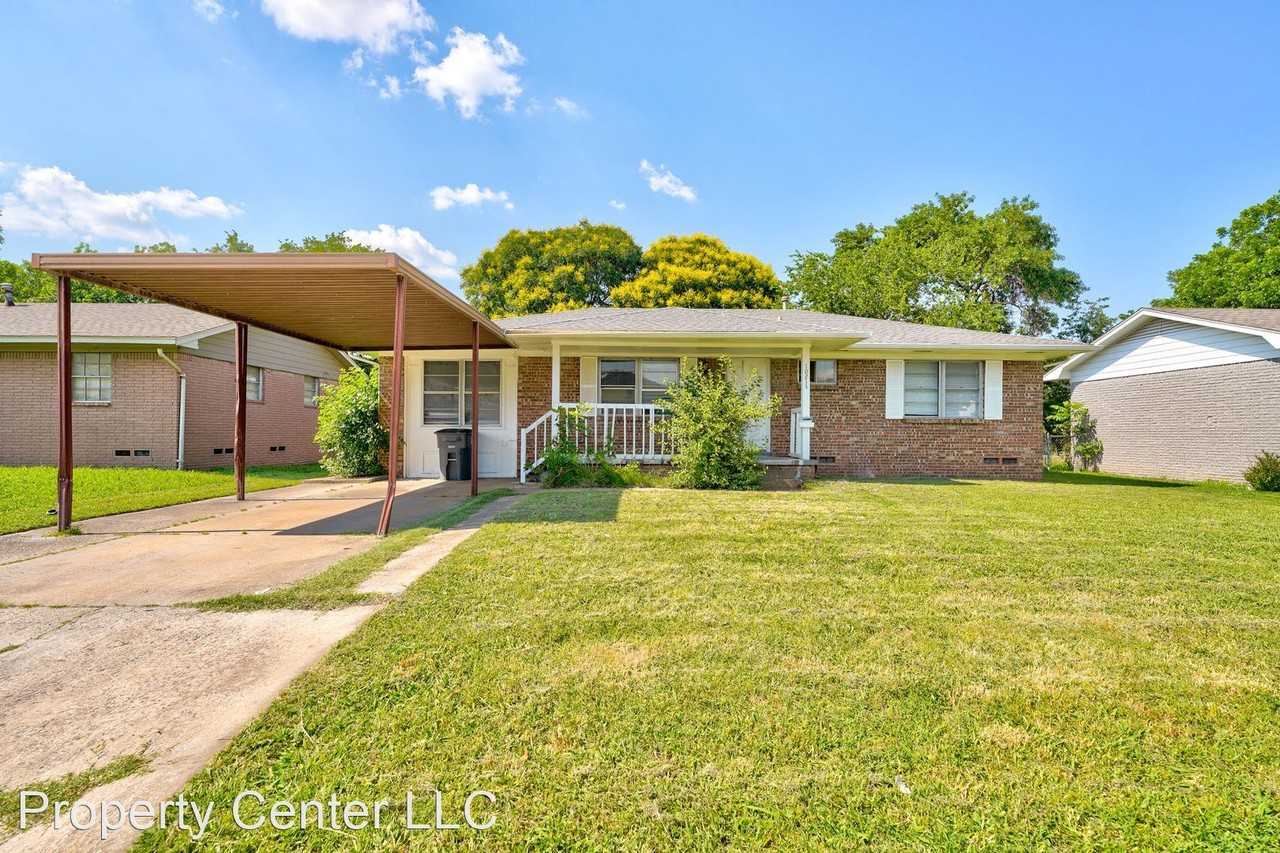 10213 E 7th St - Photo 2 of 15