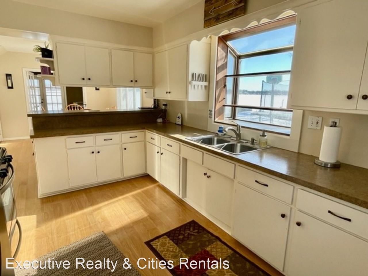 3705 N Shore Dr - Photo 3 of 15